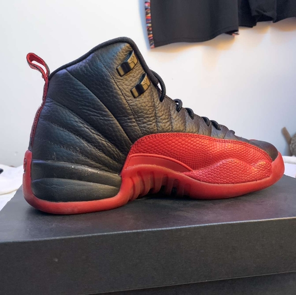 Jordan 12 Flu Games - Picture 2 of 3